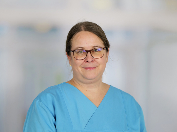 Portrait von Dr. med. Saskia Otte, Chefärztin, Geriatrie und Physikalische Medizin, Evangelisches Amalie Sieveking Krankenhaus, Hamburg-Volksdorf Portrait von Dr. med. Saskia Otte, Chefärztin, Geriatrie und Physikalische Medizin, Evangelisches Amalie Sieveking Krankenhaus, Hamburg-Volksdorf