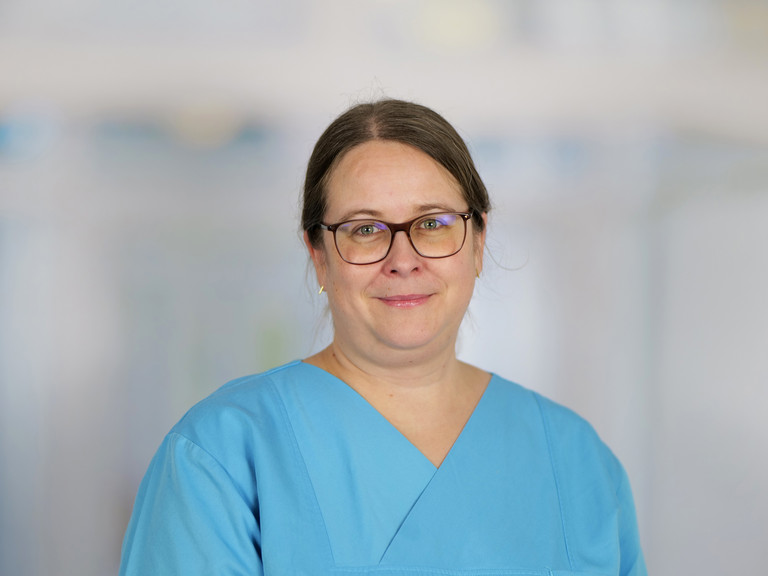 Portrait von Dr. med. Saskia Otte, Chefärztin, Geriatrie und Physikalische Medizin, Evangelisches Amalie Sieveking Krankenhaus, Hamburg-Volksdorf Portrait von Dr. med. Saskia Otte, Chefärztin, Geriatrie und Physikalische Medizin, Evangelisches Amalie Sieveking Krankenhaus, Hamburg-Volksdorf