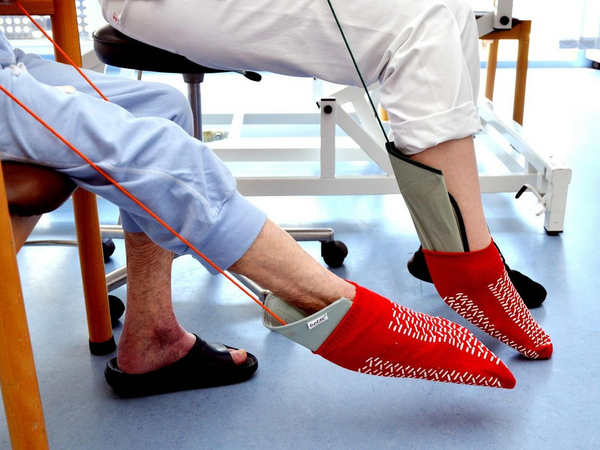 Therapieuebung Fussgelenk, Klinik Geriatrie und Physikalische Medizin, Evangelisches Amalie Sieveking Krankenhaus, Hamburg Therapieuebung Fussgelenk, Klinik Geriatrie und Physikalische Medizin, Evangelisches Amalie Sieveking Krankenhaus, Hamburg