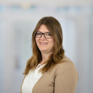 Portraitfoto Nele Gertig, Referentin der Geschäftsführung im Evangelischen Amalie Sieveking Krankenhaus Portraitfoto Nele Gertig, Referentin der Geschäftsführung im Evangelischen Amalie Sieveking Krankenhaus