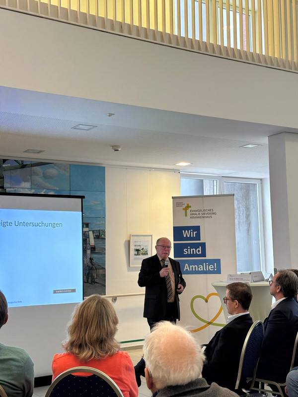 Prof. Dr. Karl-Wilhelm Ecker, Leiter des Amalie Pouch Zentrums Hamburg Prof. Dr. Karl-Wilhelm Ecker, Leiter des Amalie Pouch Zentrums Hamburg