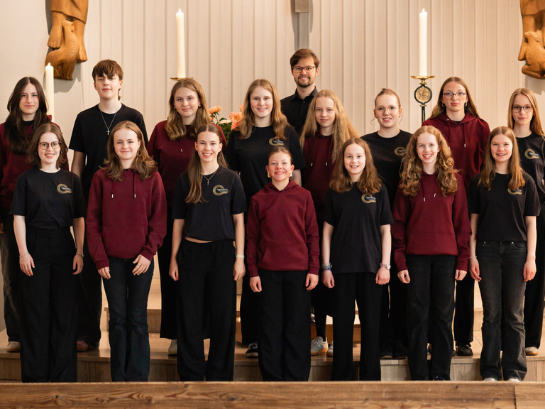 Der Jugendchor der Kantorei Poppenbüttel beim Konzert in der St. Michaelskapelle auf dem Gesundheitscampus Volksdorf am Evangelischen Amalie Sieveking Krankenhaus in Hamburg. Der Jugendchor der Kantorei Poppenbüttel beim Konzert in der St. Michaelskapelle auf dem Gesundheitscampus Volksdorf am Evangelischen Amalie Sieveking Krankenhaus in Hamburg.