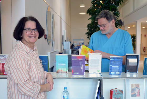 Patientenbibliothek im Evangelischen Amalie Sieveking Krankenhaus, Hamburg-Volksdorf Patientenbibliothek im Evangelischen Amalie Sieveking Krankenhaus, Hamburg-Volksdorf