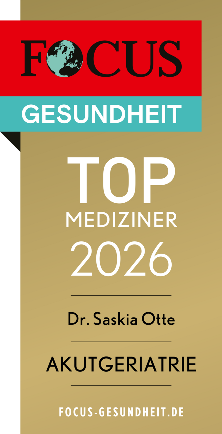 Das Siegel Focus Gesundheit Top Mediziner 2026 Akutgeriatrie mit Text, Focus-Logo und goldfarbenem Hintergrund für Dr. med. Saskia Otte, Chefärztin Klinik für Geriatrie und Physikalische Medizin im Amalie Sieveking Krankenhaus in Hamburg. Das Siegel Focus Gesundheit Top Mediziner 2026 Akutgeriatrie mit Text, Focus-Logo und goldfarbenem Hintergrund für Dr. med. Saskia Otte, Chefärztin Klinik für Geriatrie und Physikalische Medizin im Amalie Sieveking Krankenhaus in Hamburg.