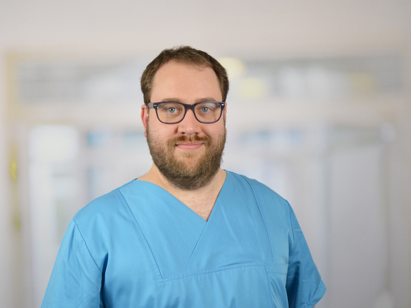 Portraitfoto von Johann Kiesel, Pflegerische Leitung Klinik für Allgemeine Innere Medizin und Gastroenterologie im Evangelischen Amalie Sieveking Krankenhaus in Hamburg-Volksdorf Portraitfoto von Johann Kiesel, Pflegerische Leitung Klinik für Allgemeine Innere Medizin und Gastroenterologie im Evangelischen Amalie Sieveking Krankenhaus in Hamburg-Volksdorf